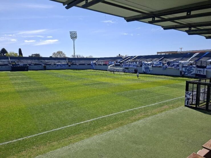 tribuna local Tristán Suárez