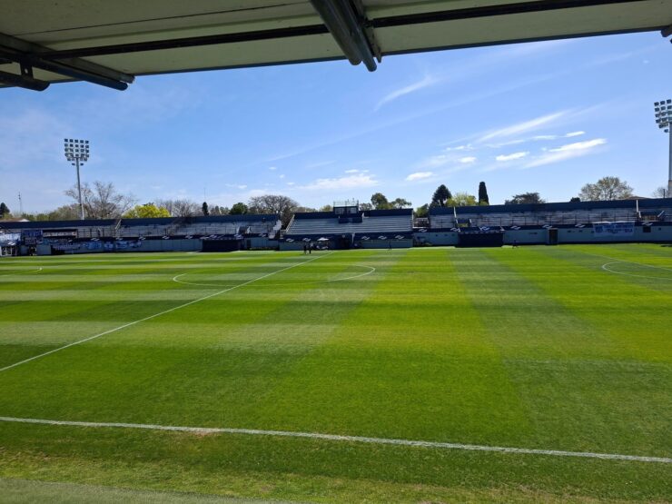 cancha Tristán Suárez tribunas