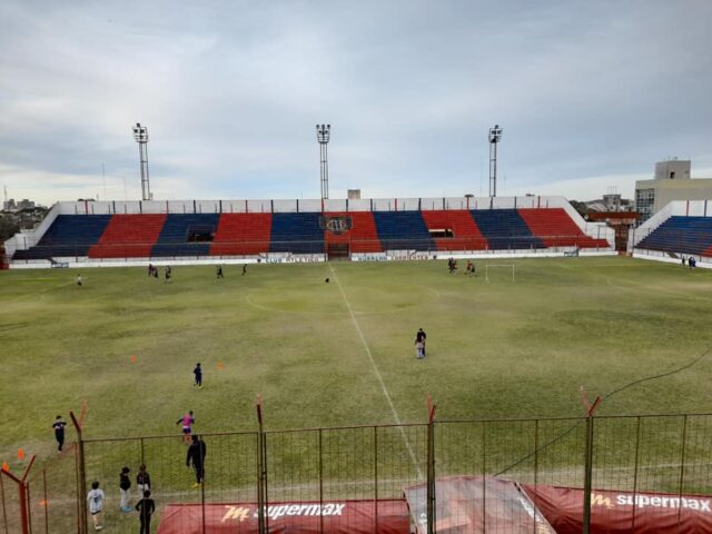 Huracán Corrientes tribuna