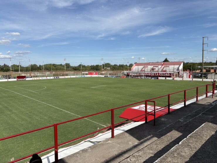 club Cañuelas tribuna cancha club Cañuelas