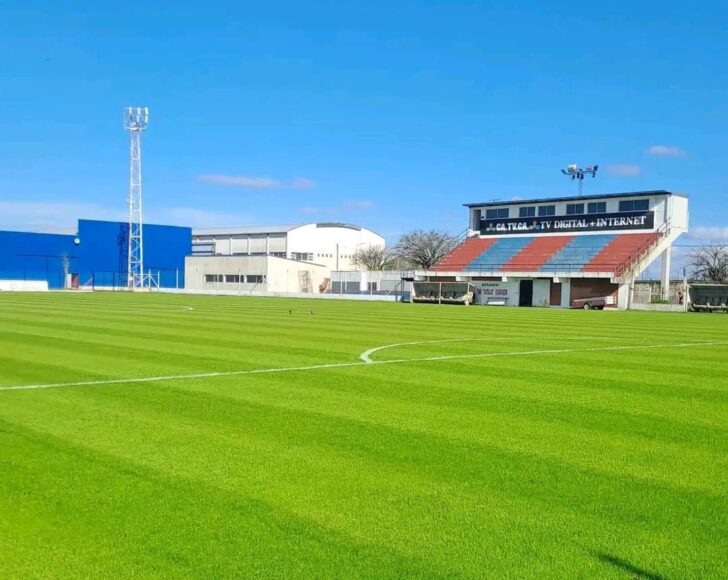 tribuna cemento Defensores de Pronunciamiento