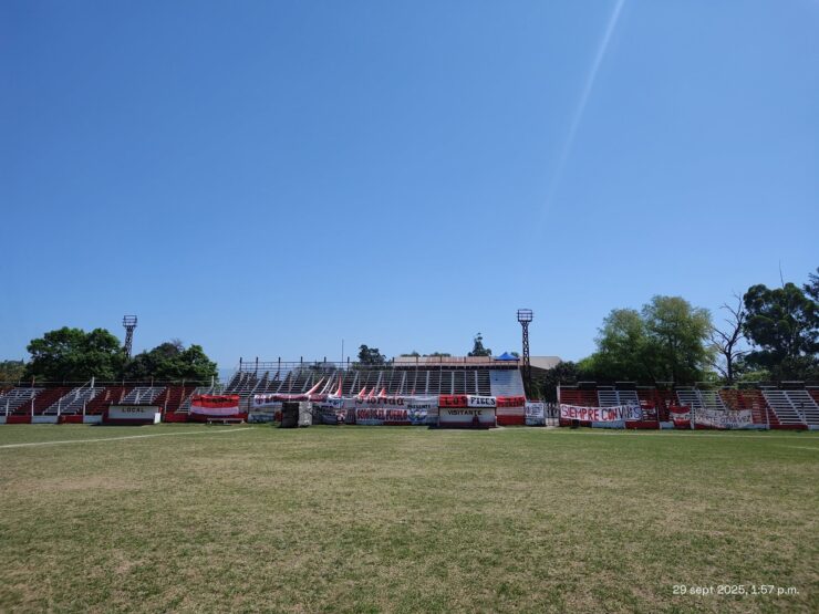 tribuna cancha Santa Ana de Tucumán