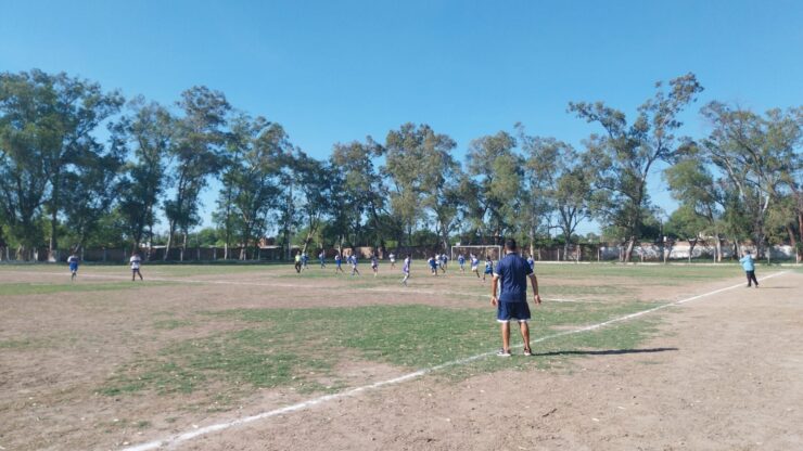 Estudiantes Huaico Hondo cancha Estuky Santiago del Estero