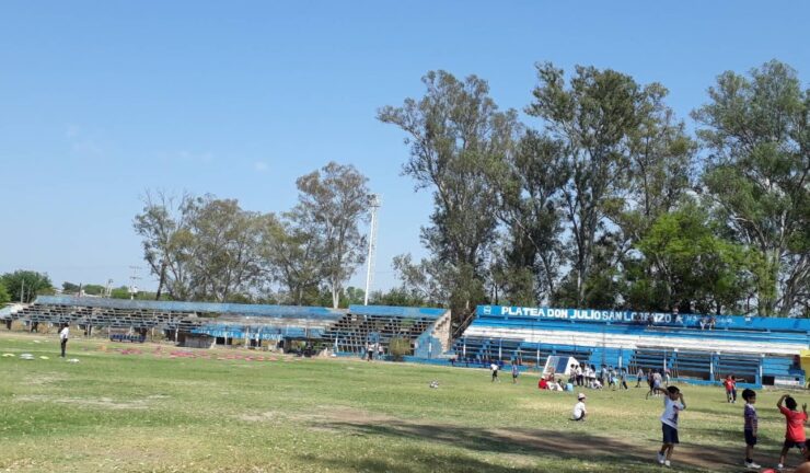Estudiantes de Huaico Hondo Estudiantes Huaico Hondo tribuna