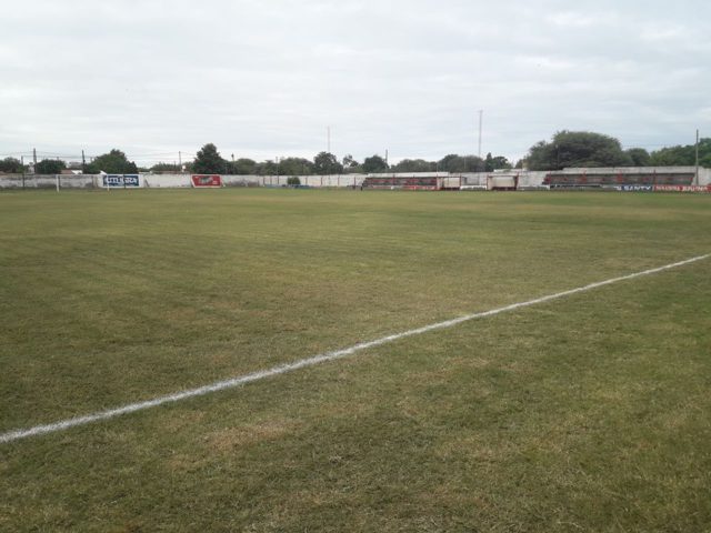 cancha Independiente (Beltrán) tribunas